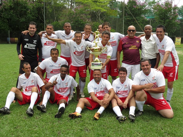 Galeria campeoes-da-copa-auto-escola--tradicao-no-csm-levantam-tacas-